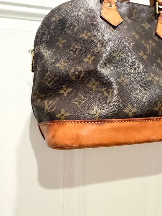 Louis Vuitton Monogram Alma - Picture 3 of 13